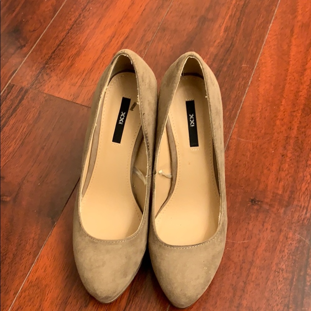 Forever 21 Almond toe platform pump